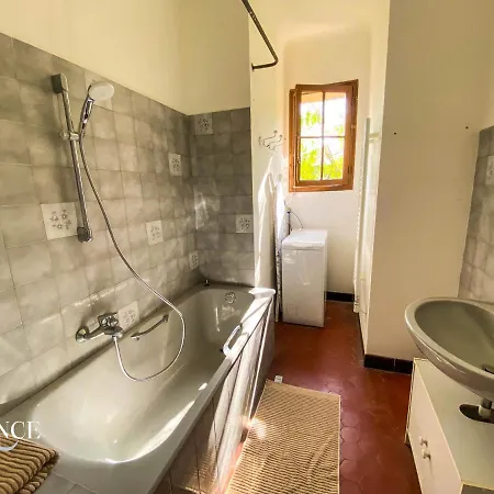 Maison Vue Mer Proche Centre Lavandou